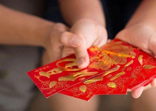 眷注员工怙恃，为员工怙恃设置眷注金制度